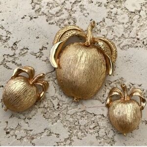 VINTAGE SARAH COVENTRY Fruit Brooch Pin & Earrings Set